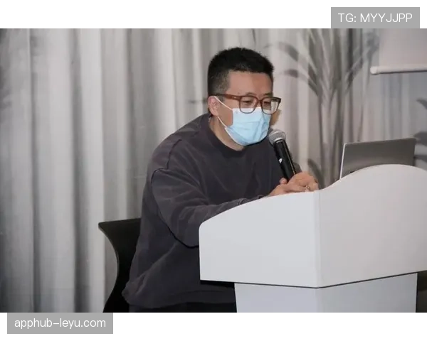 教练战术革新引领球队强势崛起，创新布局助战绩突破再创佳绩