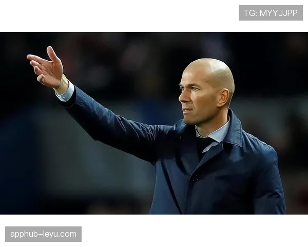 齐达内率皇马豪取欧冠三连冠,书写历史新篇章 齐达内率皇马豪取欧冠三连冠,书写历史新篇章