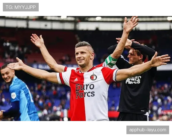 费耶诺德防线稳固状态回升，迎战强敌信心倍增