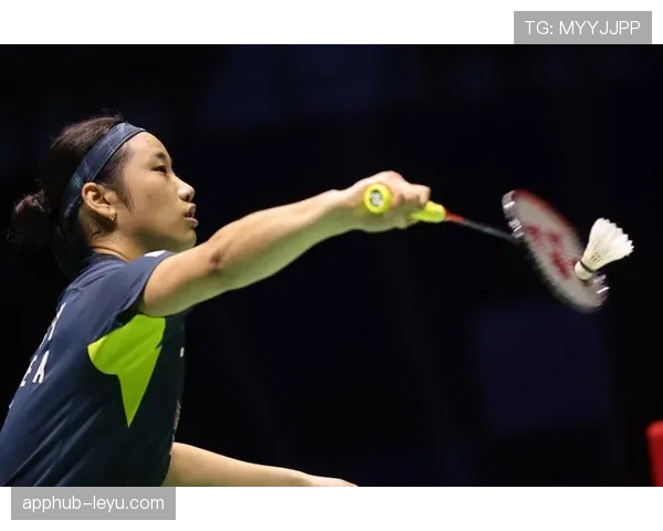 安洗莹比赛一套装备都带不起，沙发上看球还真有意思