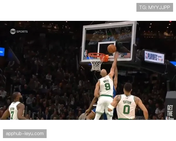 怀特无球跑动制造空位，三分效率领跑后卫群