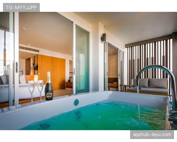 孔令辉当年住酒店连拖鞋都要自带，现在住套房连浴室都带泳池