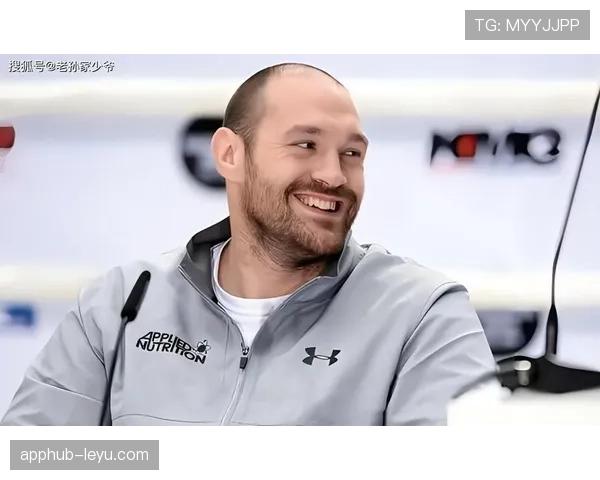 泰森·富里睡醒发现床边堆着200万英镑现金，顺手点了根雪茄